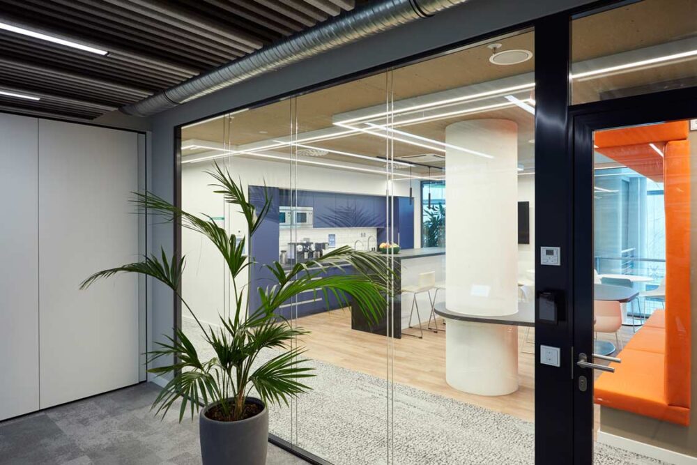 oxford-office-berlin-07-kueche-interior-workplace-design-box-planungsgesellschaft