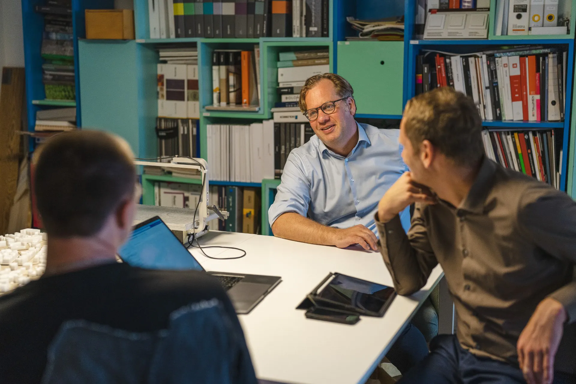 Team_10_KR454_Box_02324_2000